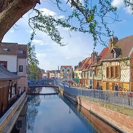 Lovely In With Wifi بيت للعطل *